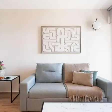 Cozy In Palaio Faliro Apartment