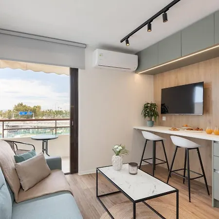 Cozy In Palaio Faliro Athens